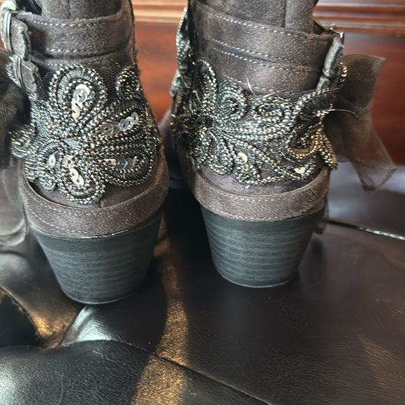 Super cute ankle western booties. Perfect for a Nashville trip. Never worn. - Picture 4 of 5